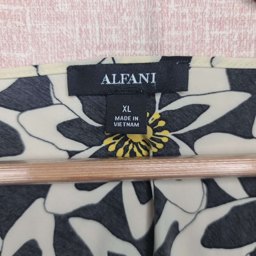 Alfani Bandana Style Blouse Floral - Picture 2 of 6